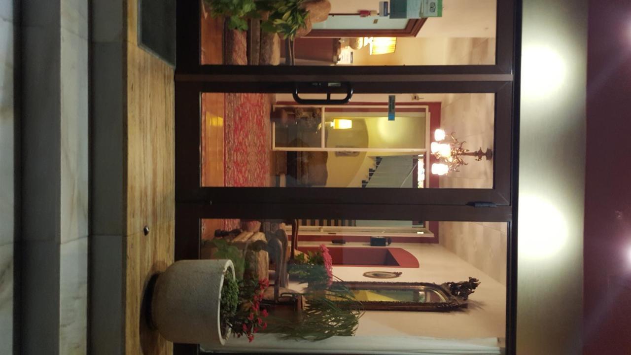 Hostal Residencia Catalina ปาลามอส ภายนอก รูปภาพ