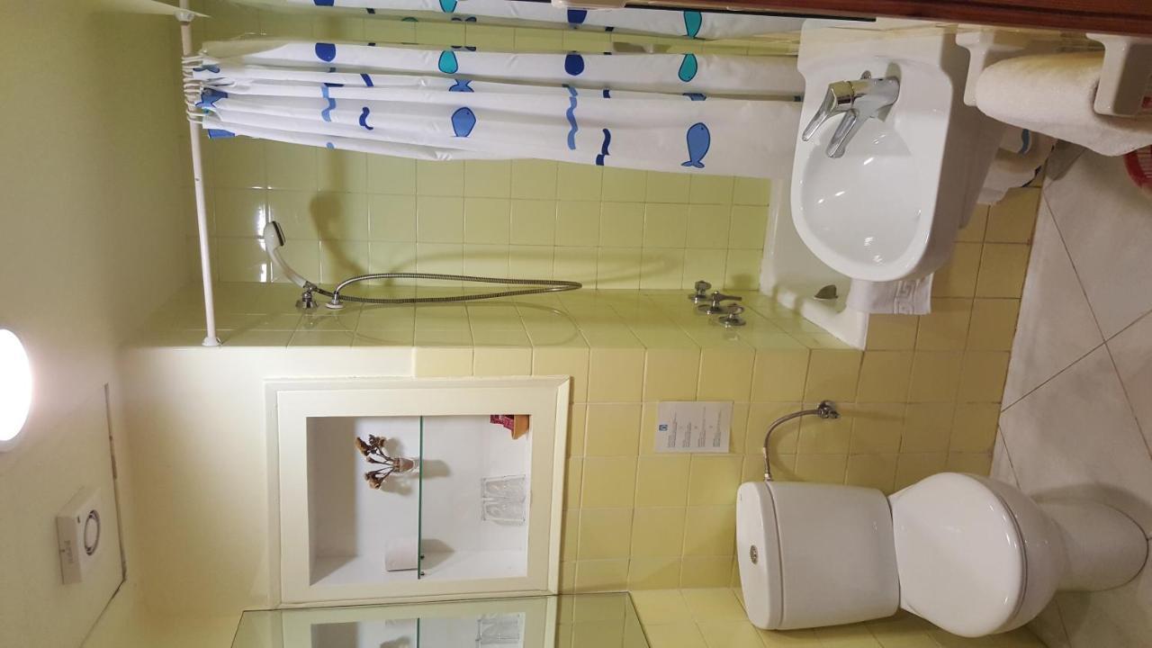 Hostal Residencia Catalina ปาลามอส ภายนอก รูปภาพ