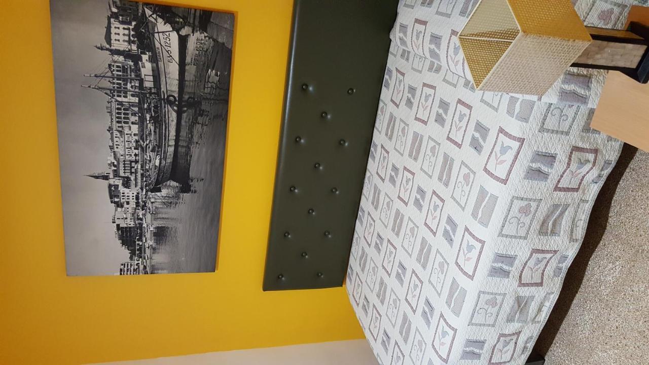 Hostal Residencia Catalina ปาลามอส ภายนอก รูปภาพ