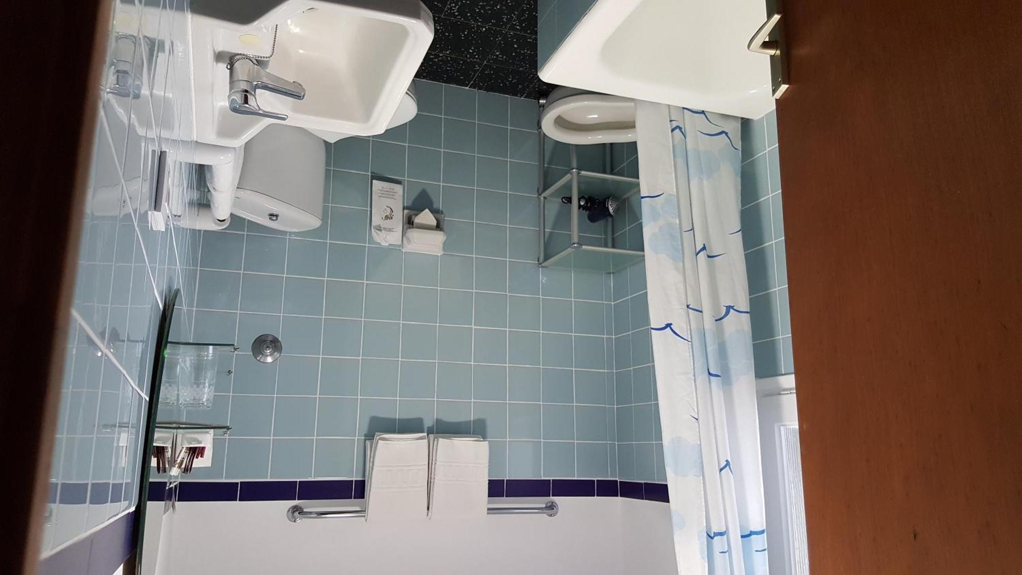 Hostal Residencia Catalina ปาลามอส ภายนอก รูปภาพ