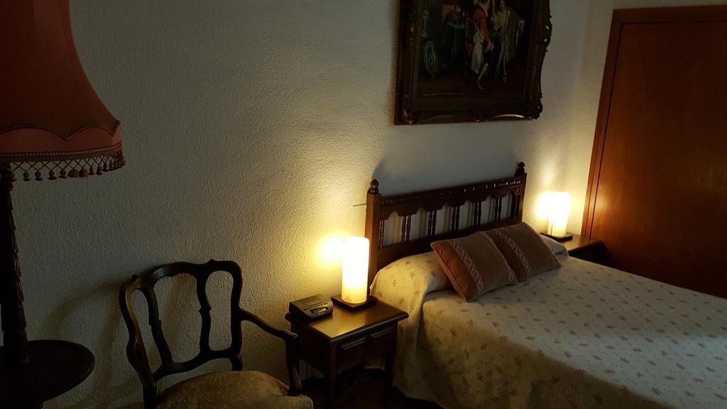 Hostal Residencia Catalina ปาลามอส ภายนอก รูปภาพ