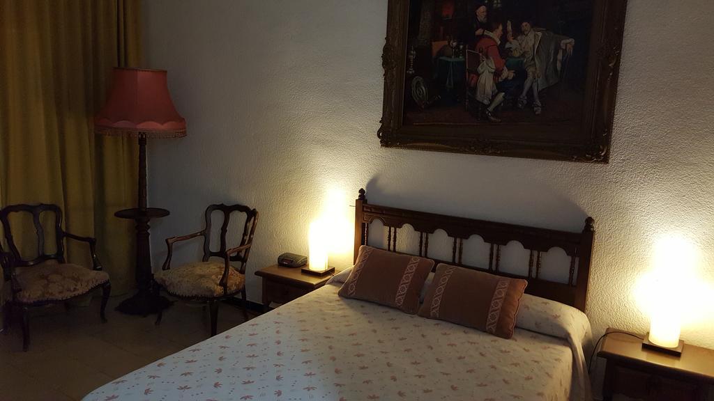 Hostal Residencia Catalina ปาลามอส ภายนอก รูปภาพ