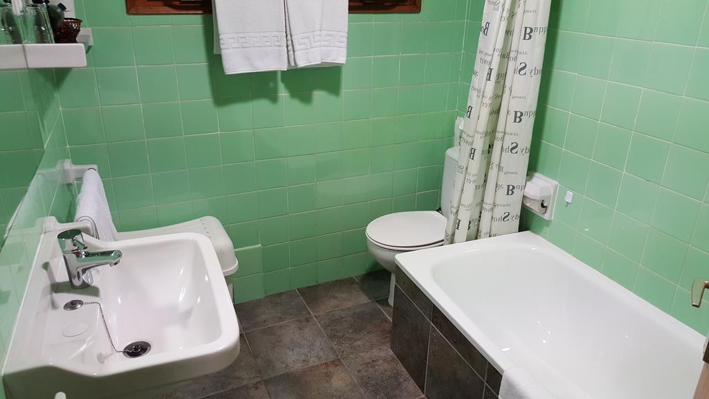 Hostal Residencia Catalina ปาลามอส ภายนอก รูปภาพ