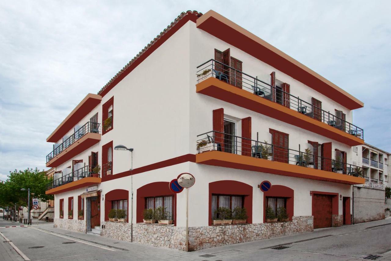 Hostal Residencia Catalina ปาลามอส ภายนอก รูปภาพ