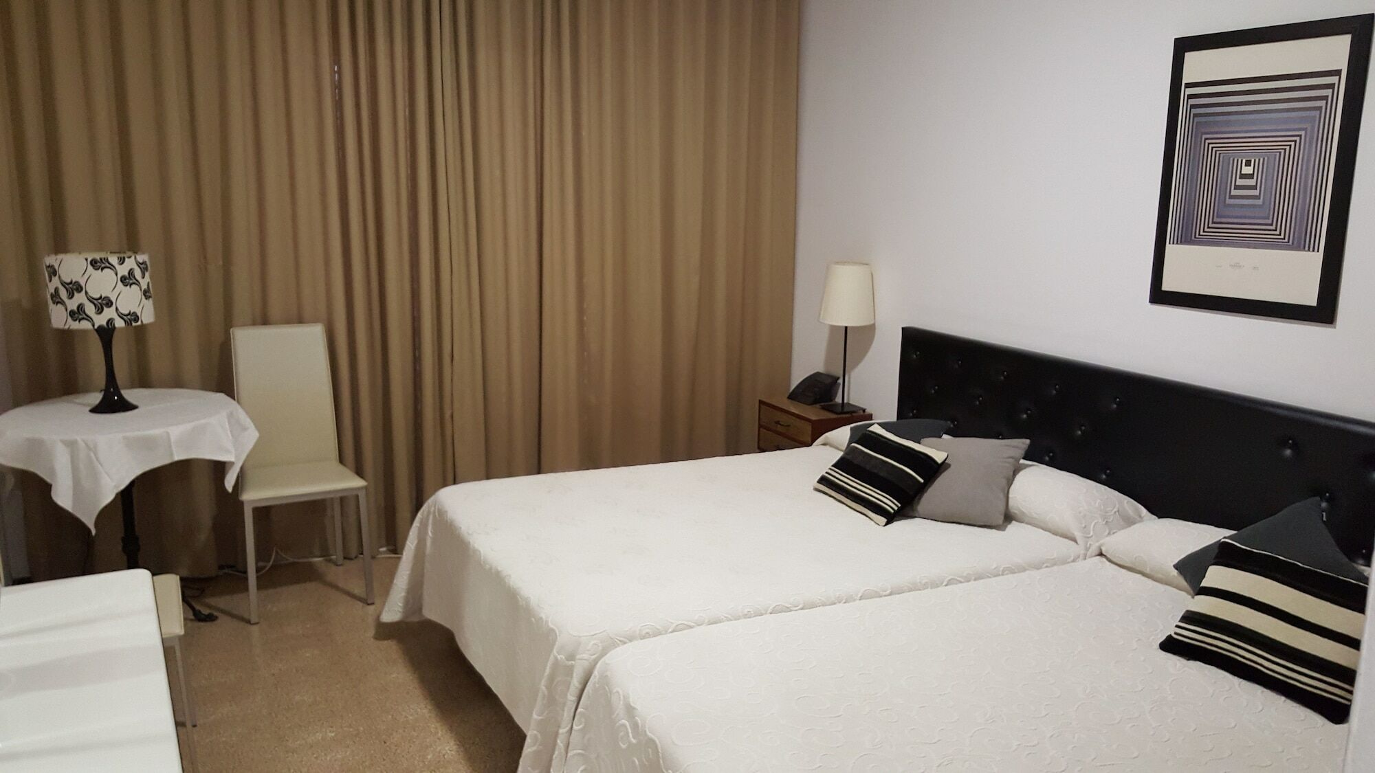 Hostal Residencia Catalina ปาลามอส ภายนอก รูปภาพ