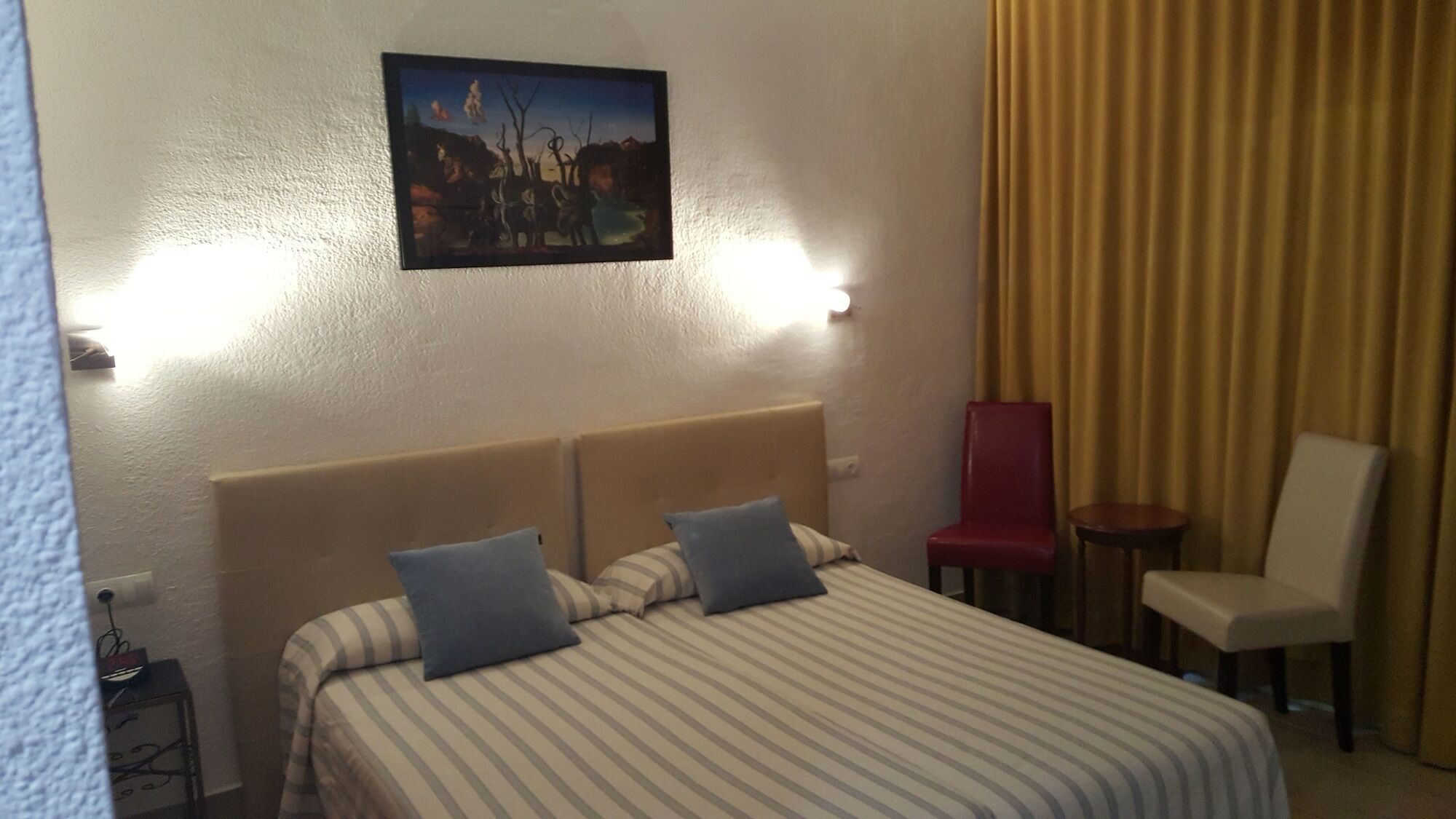 Hostal Residencia Catalina ปาลามอส ภายนอก รูปภาพ