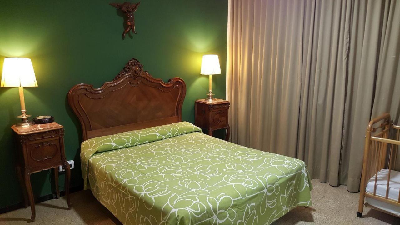 Hostal Residencia Catalina ปาลามอส ภายนอก รูปภาพ